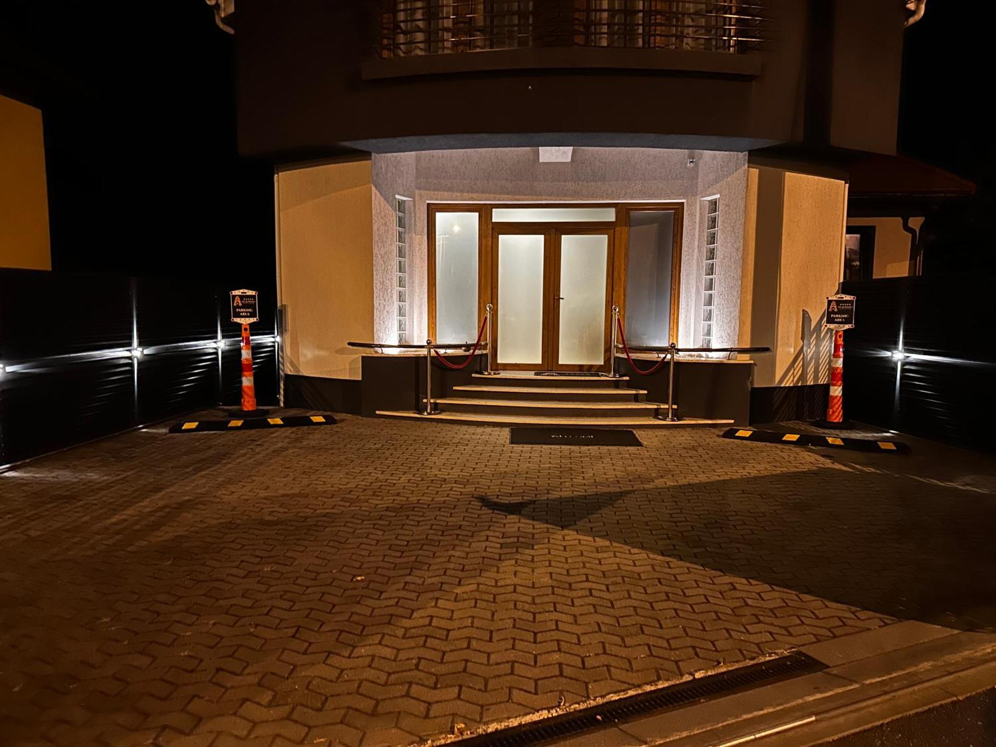 The Residence Central Jacuzzi Boutique (Adults Only) Cluj-Napoca Buitenkant foto