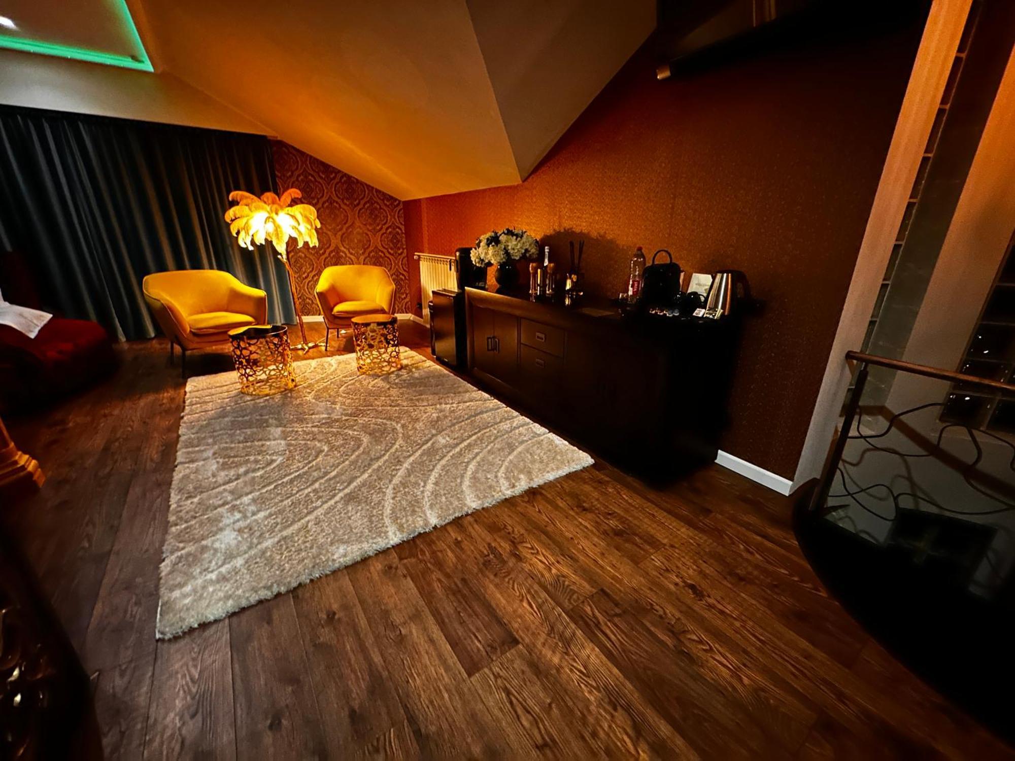The Residence Central Jacuzzi Boutique (Adults Only) Cluj-Napoca Buitenkant foto