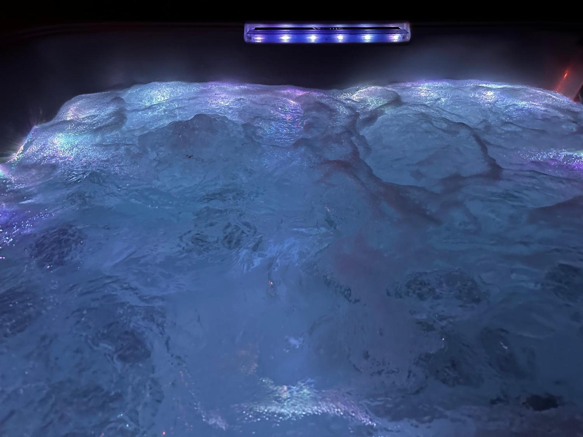 The Residence Central Jacuzzi Boutique (Adults Only) Cluj-Napoca Buitenkant foto