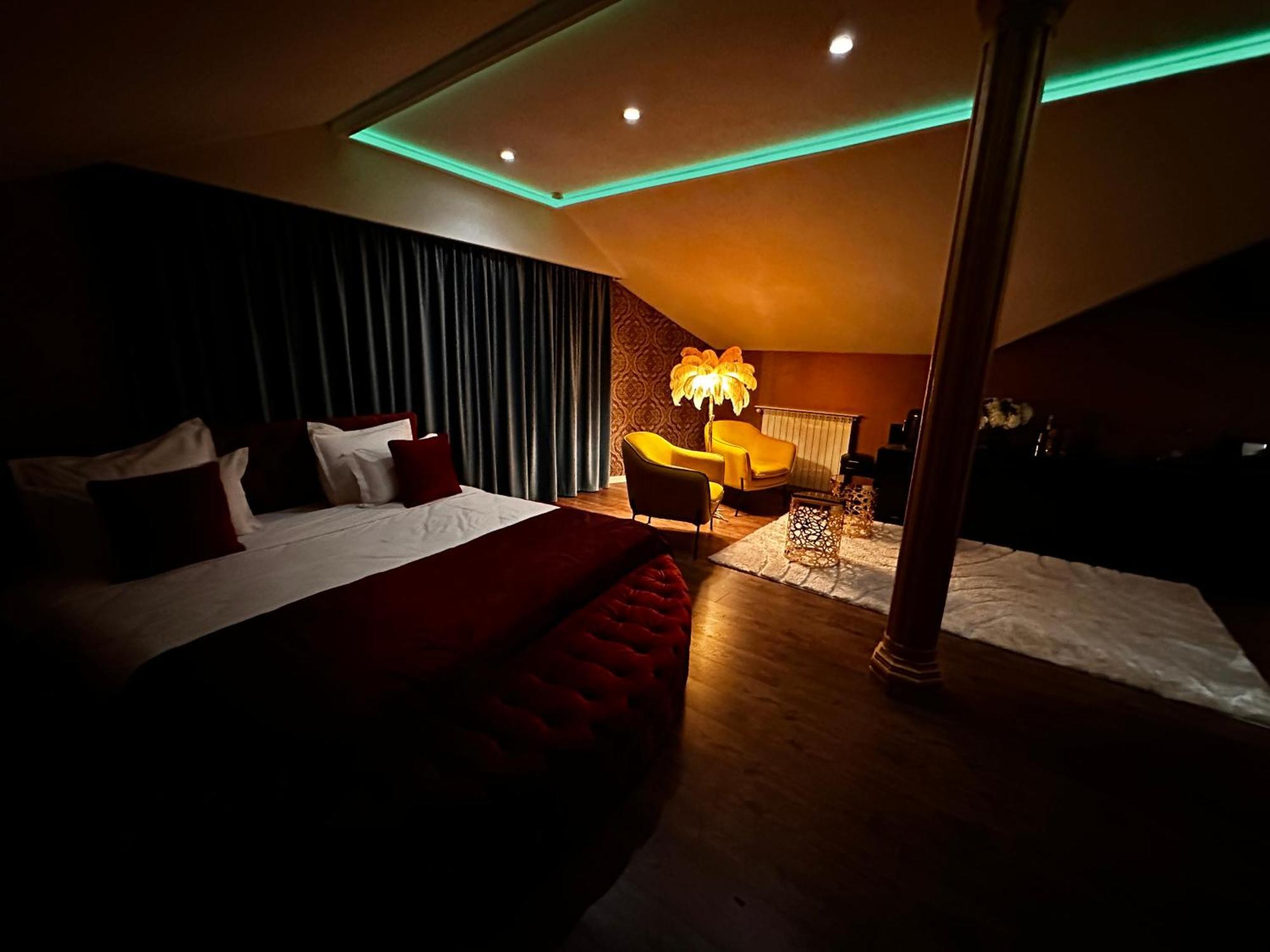 The Residence Central Jacuzzi Boutique (Adults Only) Cluj-Napoca Buitenkant foto